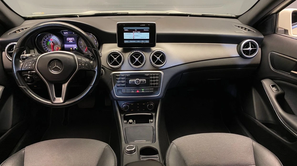 MERCEDES-BENZ GLA 200