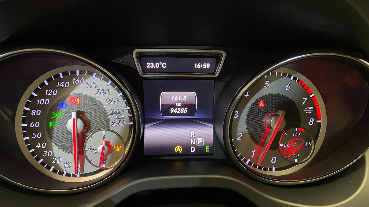 MERCEDES-BENZ GLA 200
