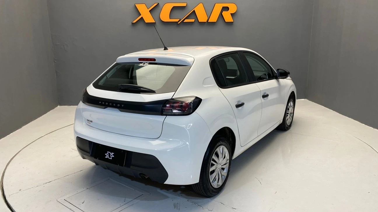PEUGEOT 208