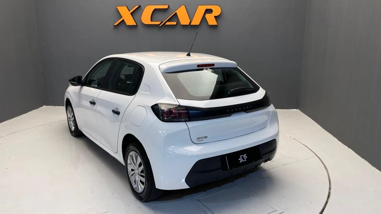 PEUGEOT 208