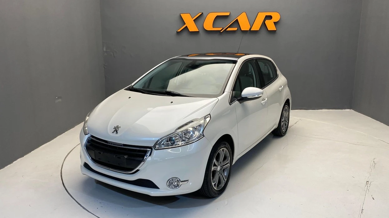 PEUGEOT 208