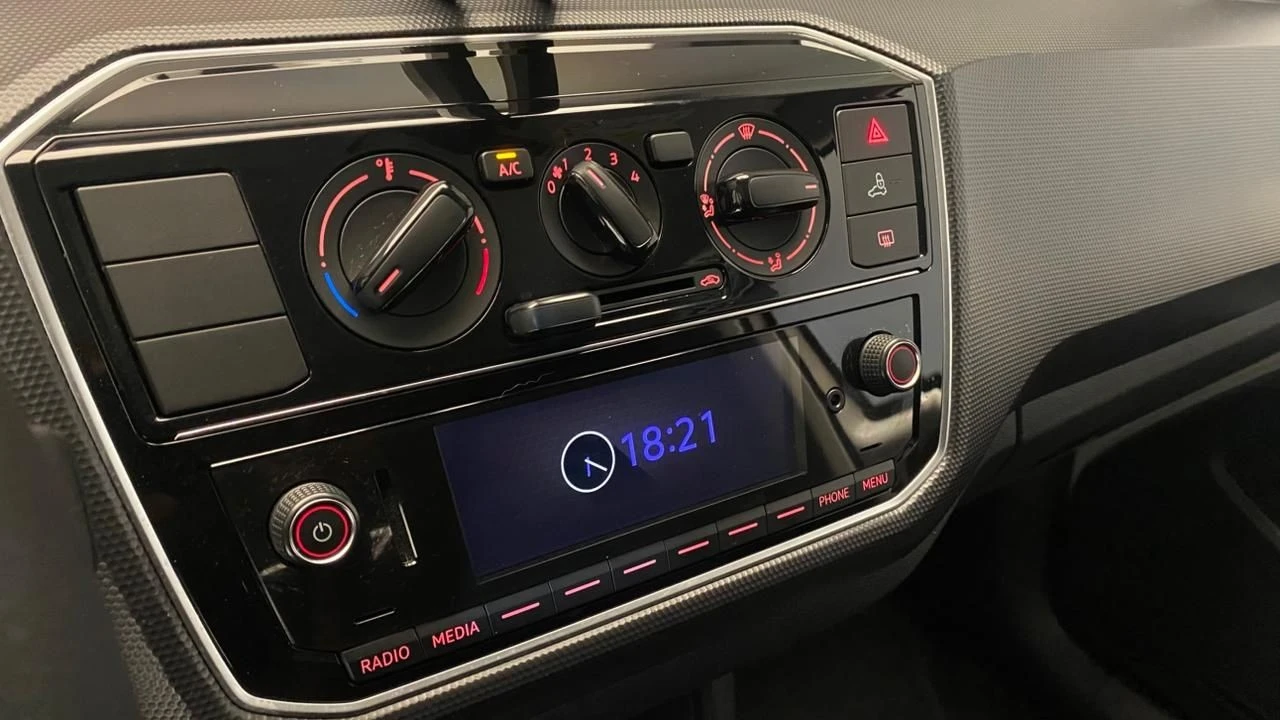 VOLKSWAGEN UP
