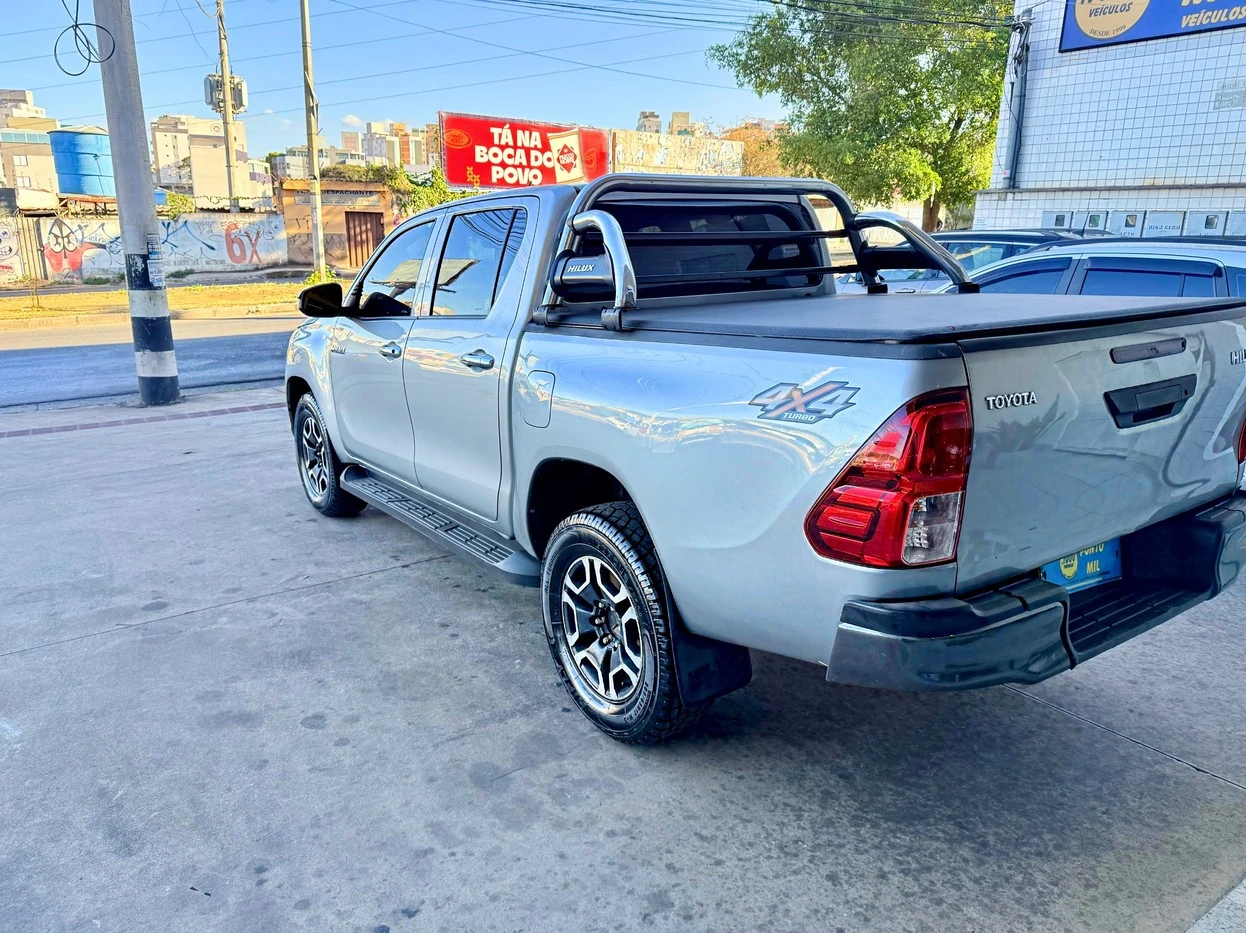 TOYOTA HILUX