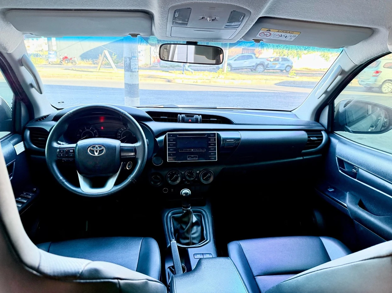 TOYOTA HILUX