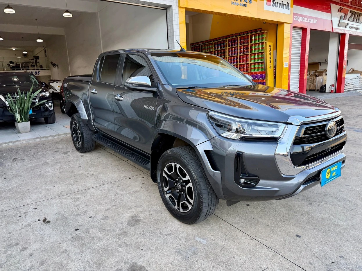 TOYOTA HILUX