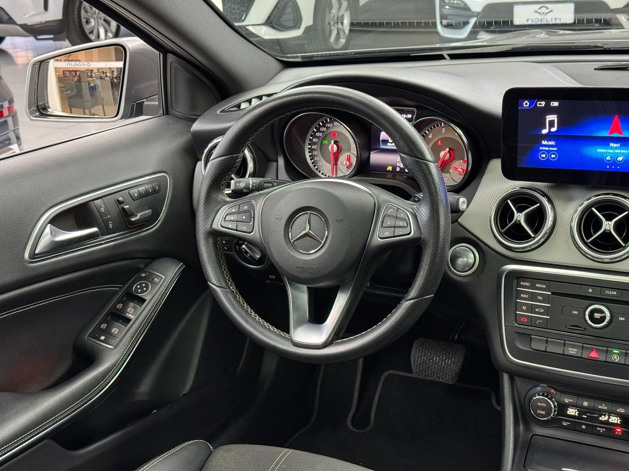 MERCEDES-BENZ GLA 250