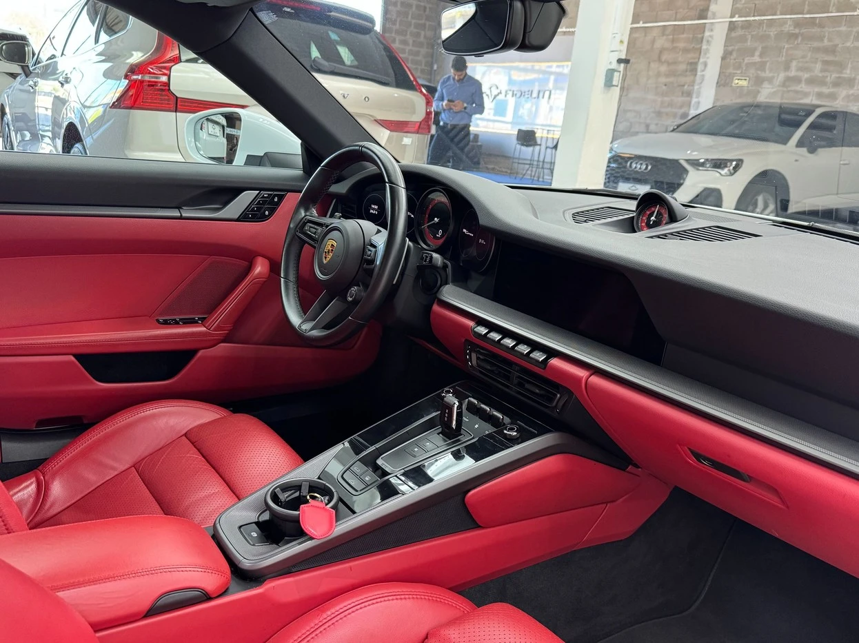 PORSCHE 911