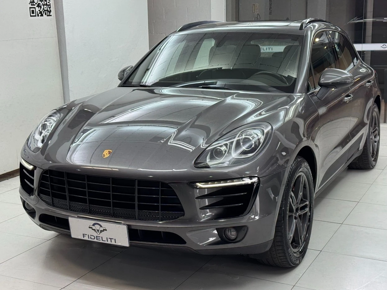 PORSCHE MACAN