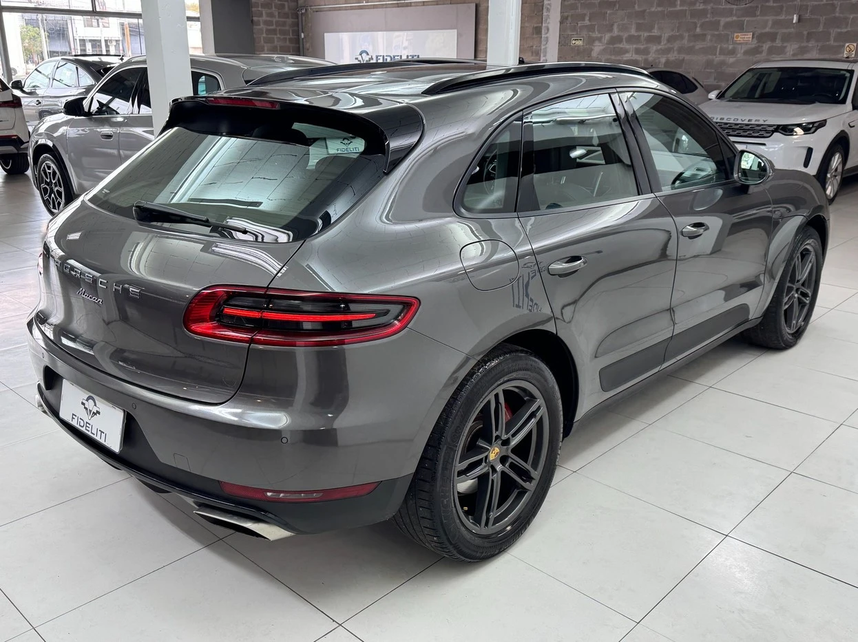 PORSCHE MACAN