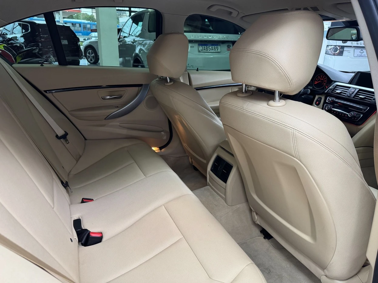 BMW 320I