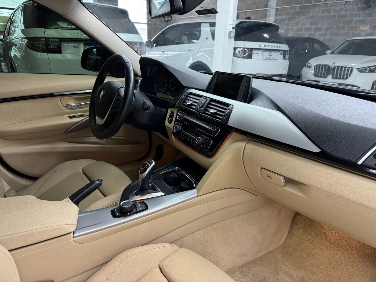 BMW 320I