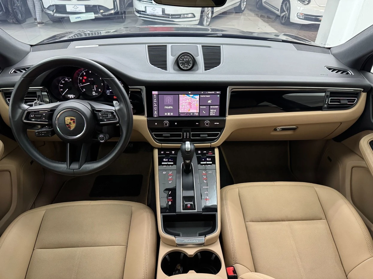 PORSCHE MACAN