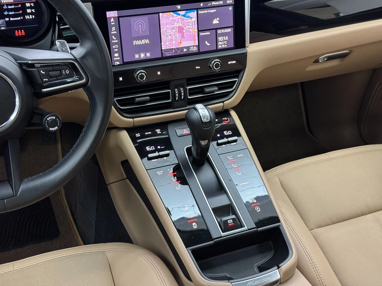 PORSCHE MACAN