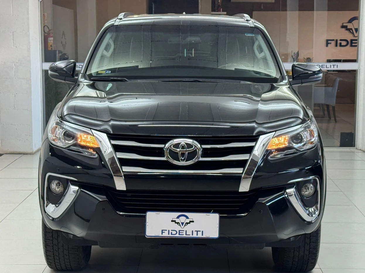 TOYOTA HILUX SW4