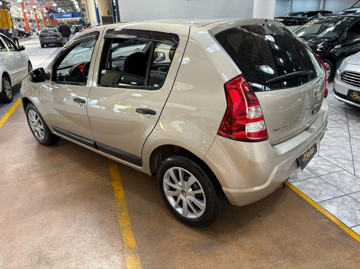 RENAULT SANDERO