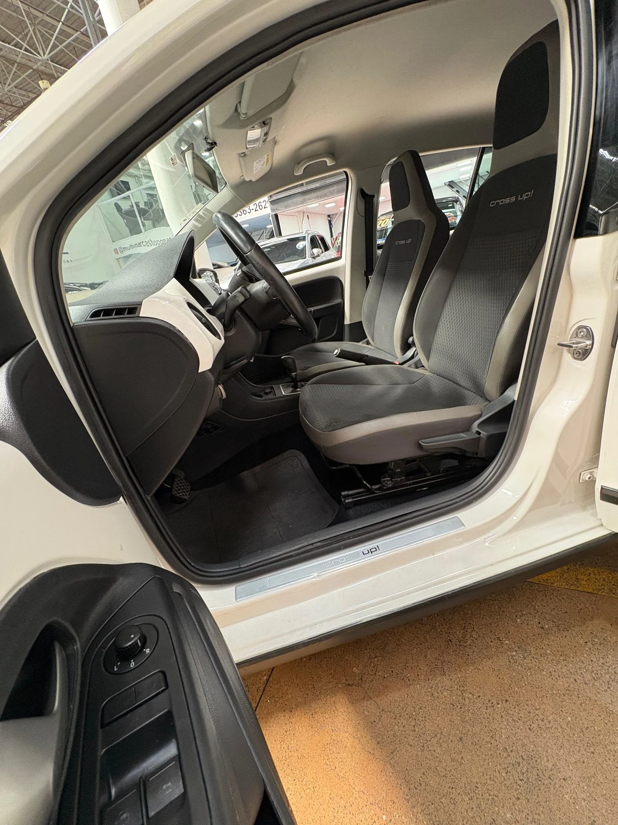 VOLKSWAGEN CROSS UP