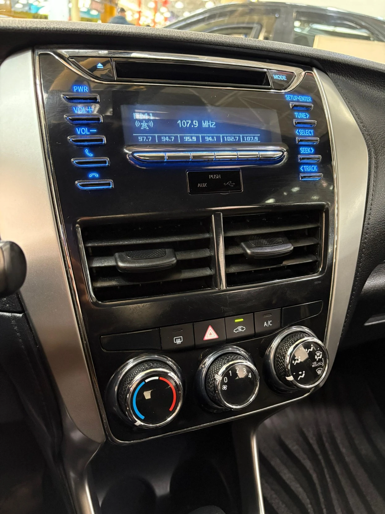 TOYOTA YARIS