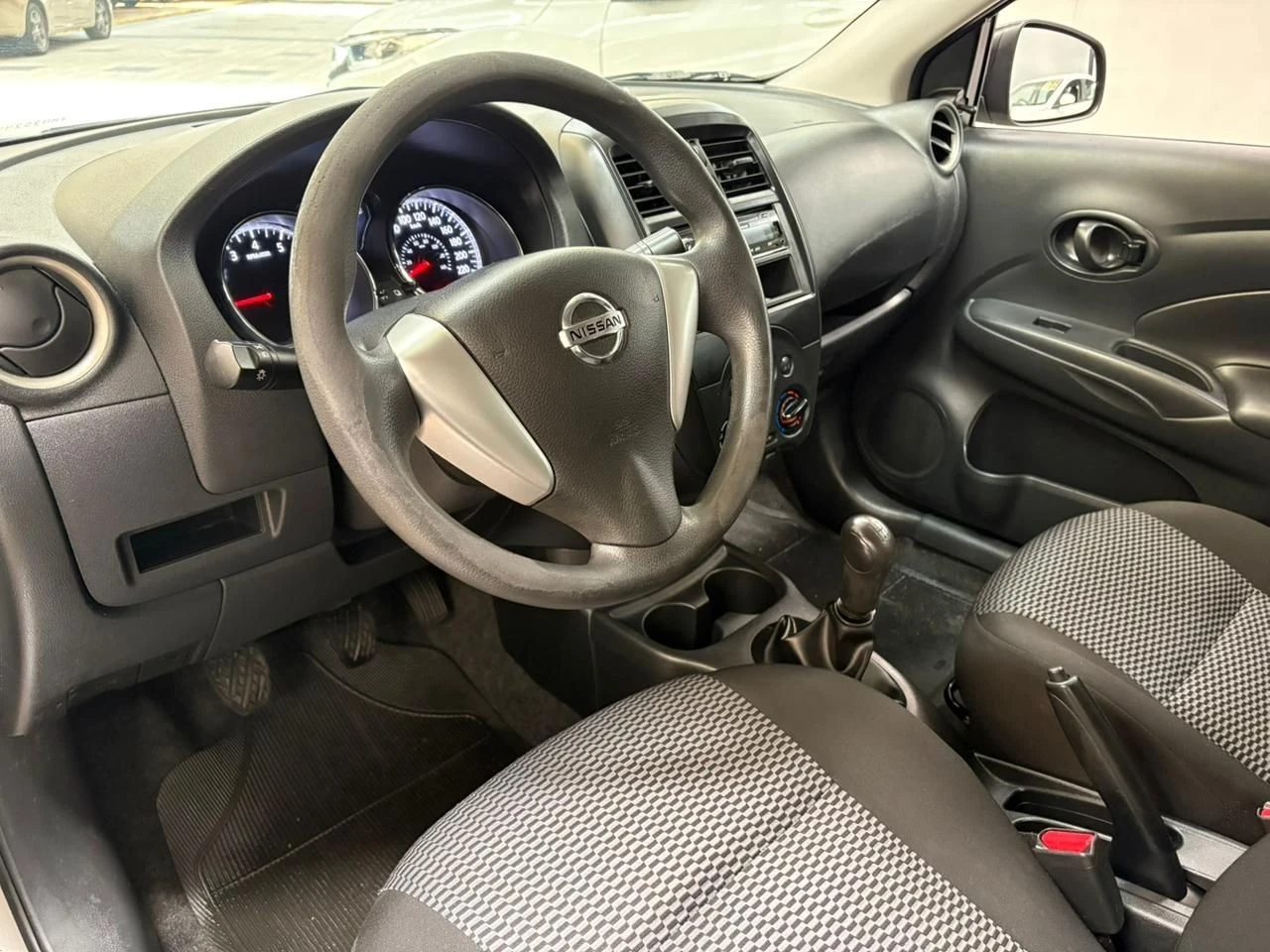 NISSAN VERSA