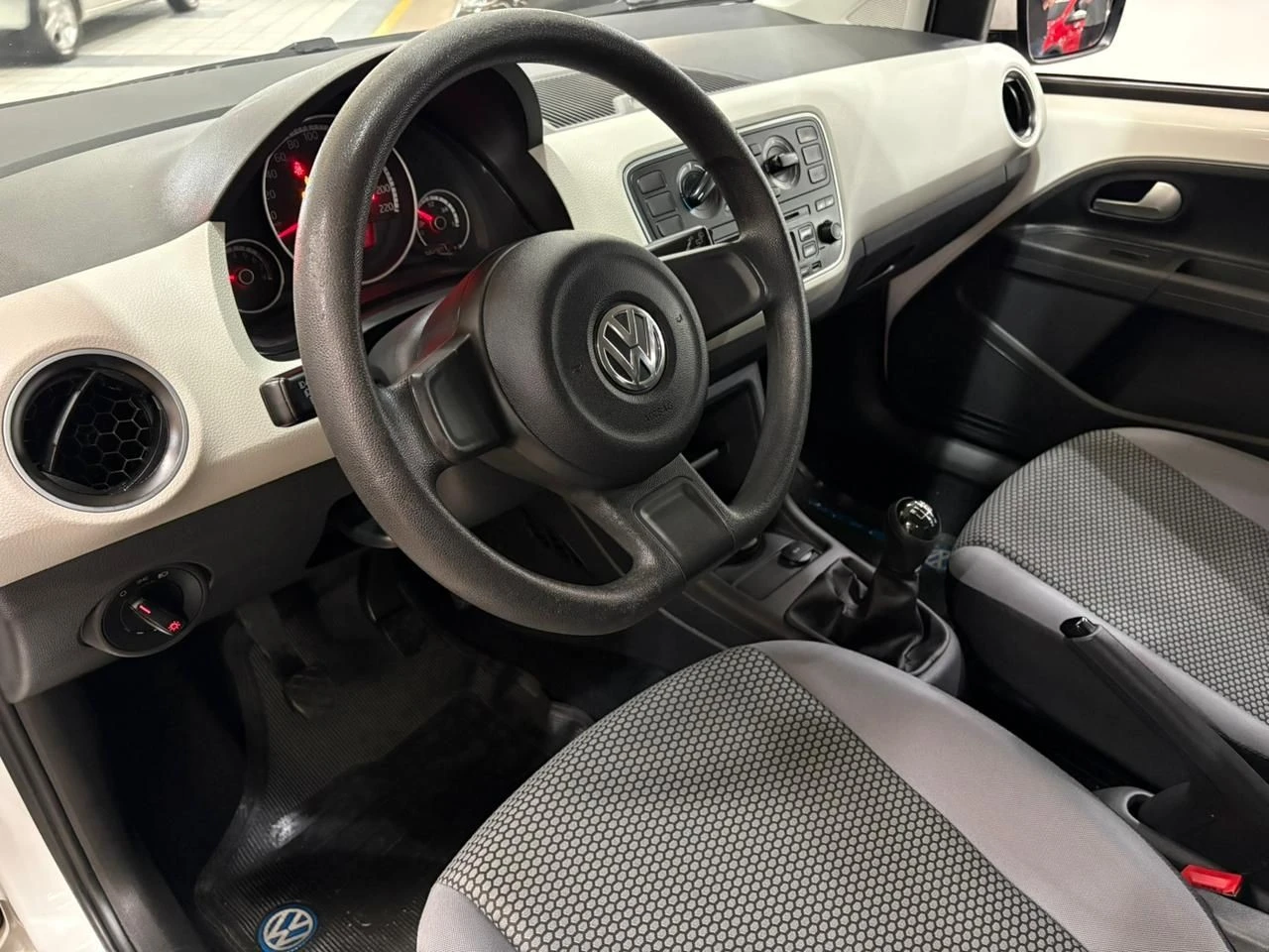 VOLKSWAGEN UP