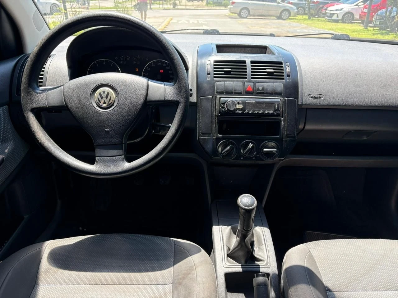 VOLKSWAGEN POLO