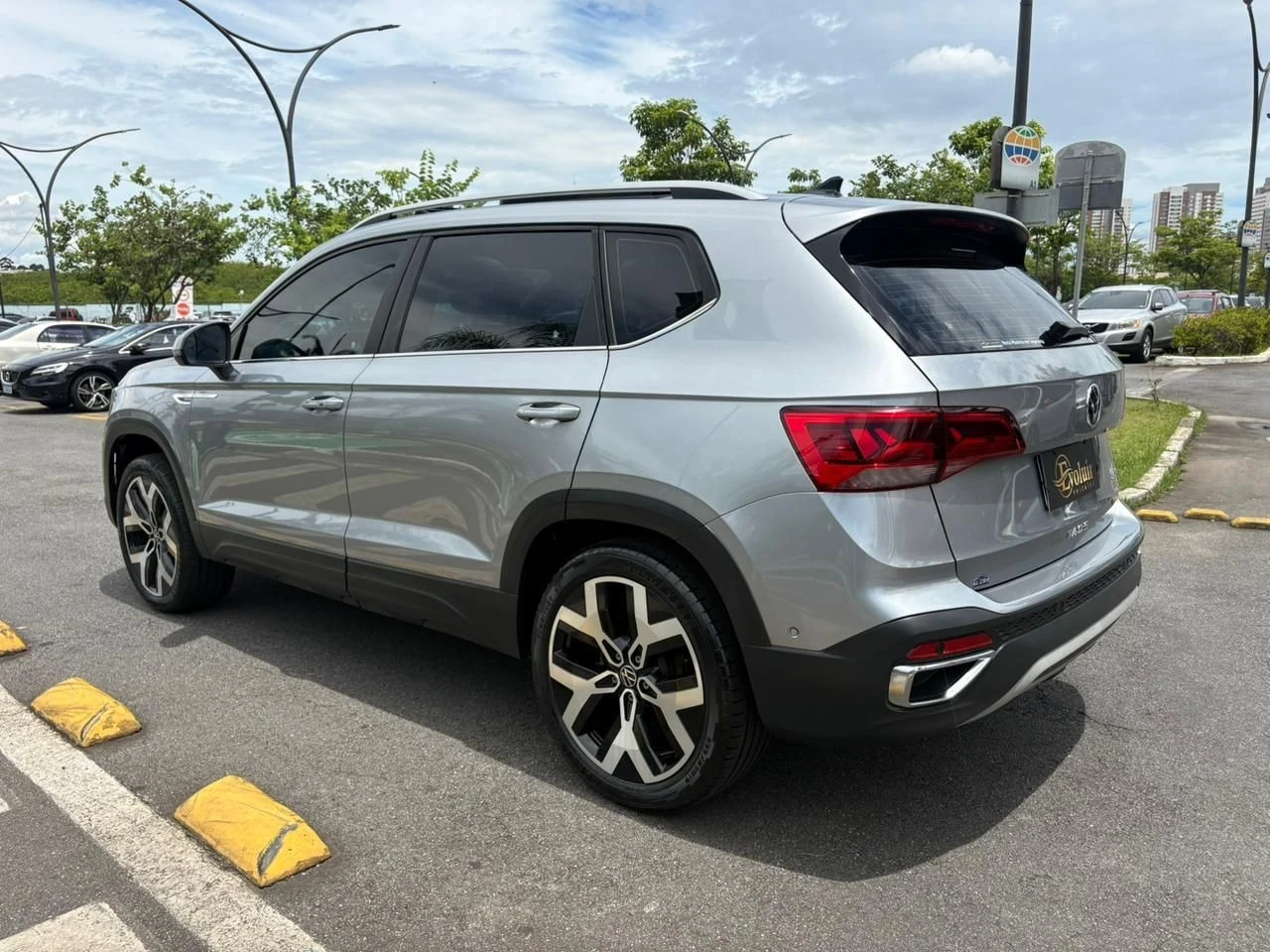 VOLKSWAGEN TAOS