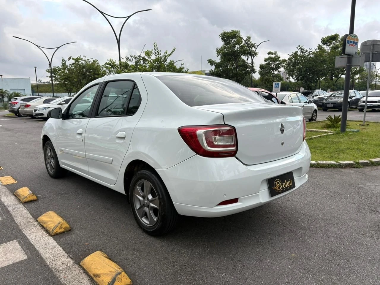 RENAULT LOGAN