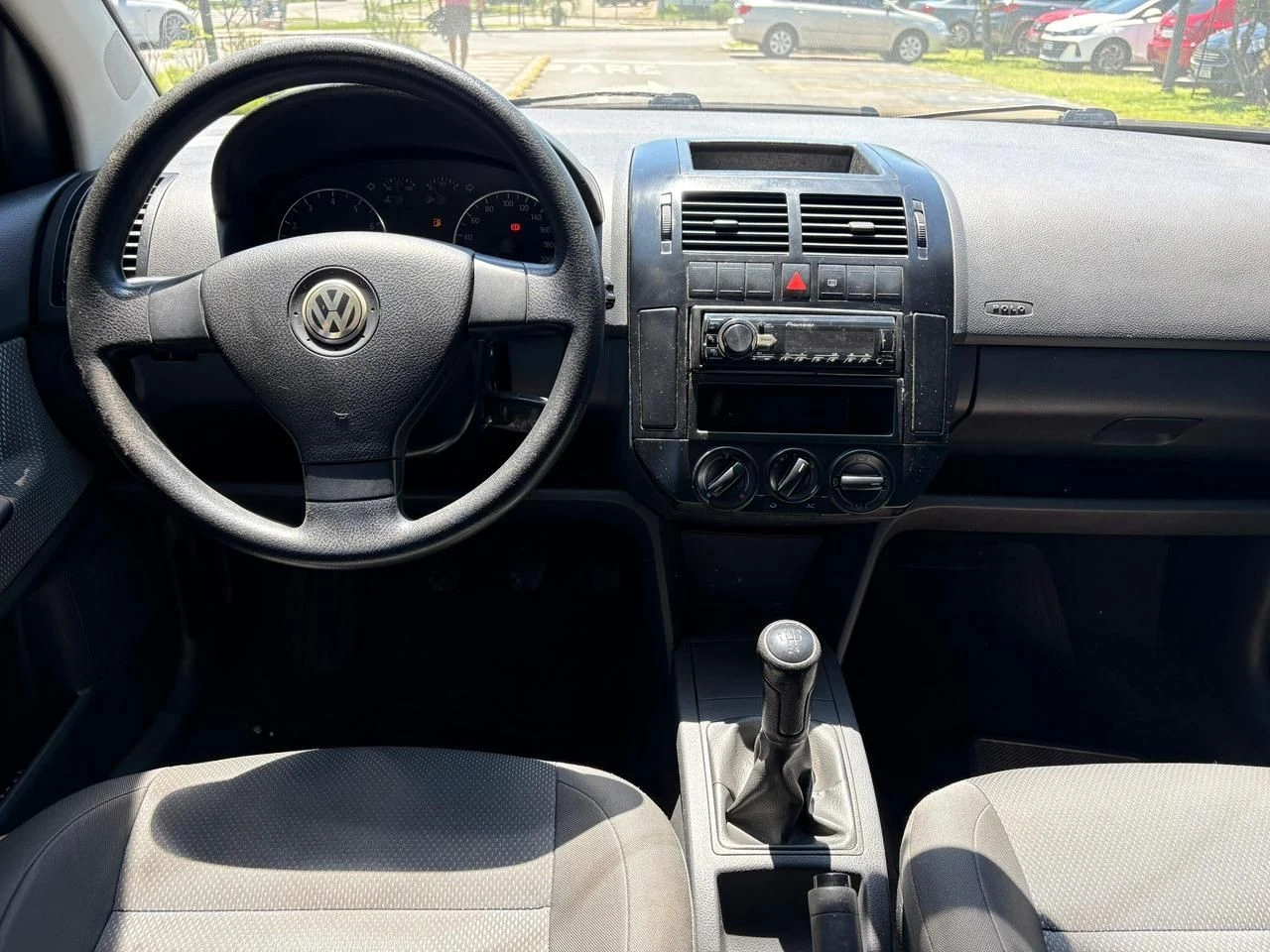 VOLKSWAGEN POLO