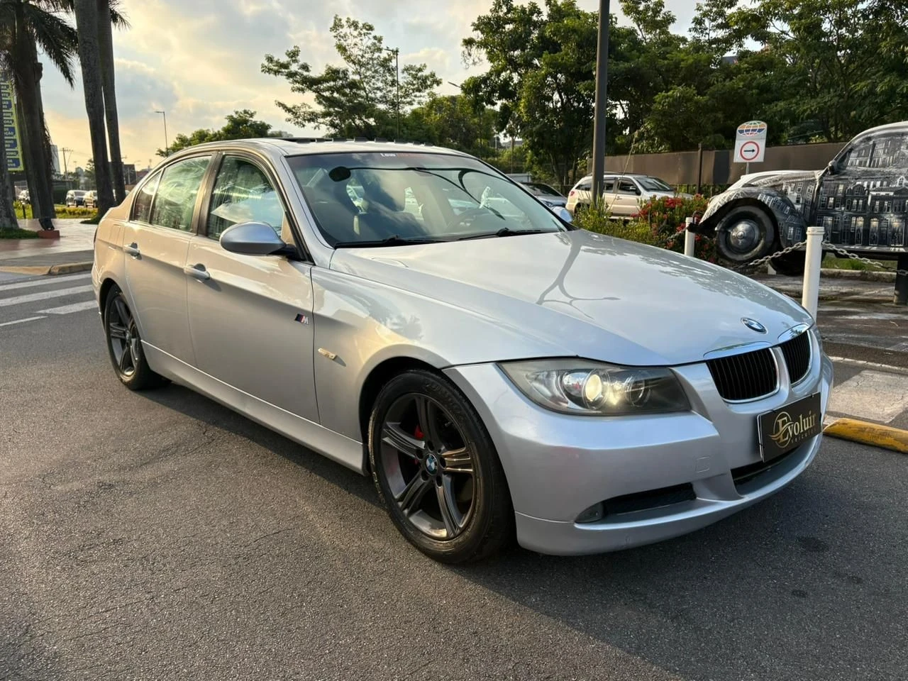 BMW 320i