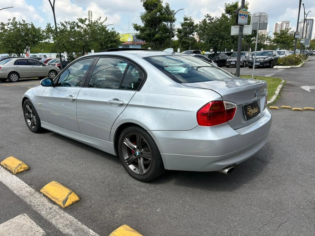 BMW 320i