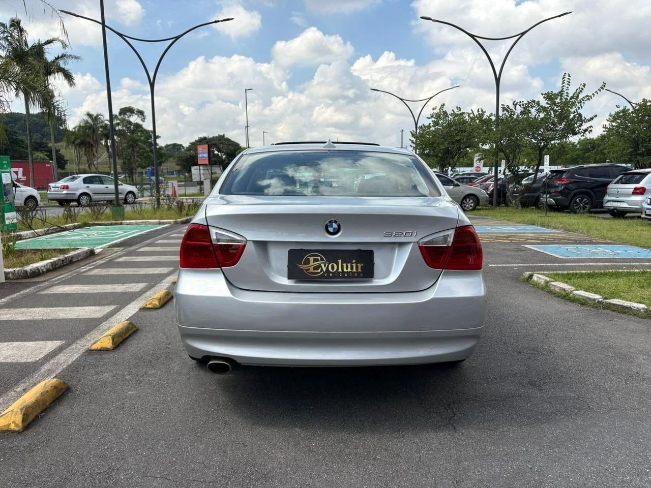 BMW 320i