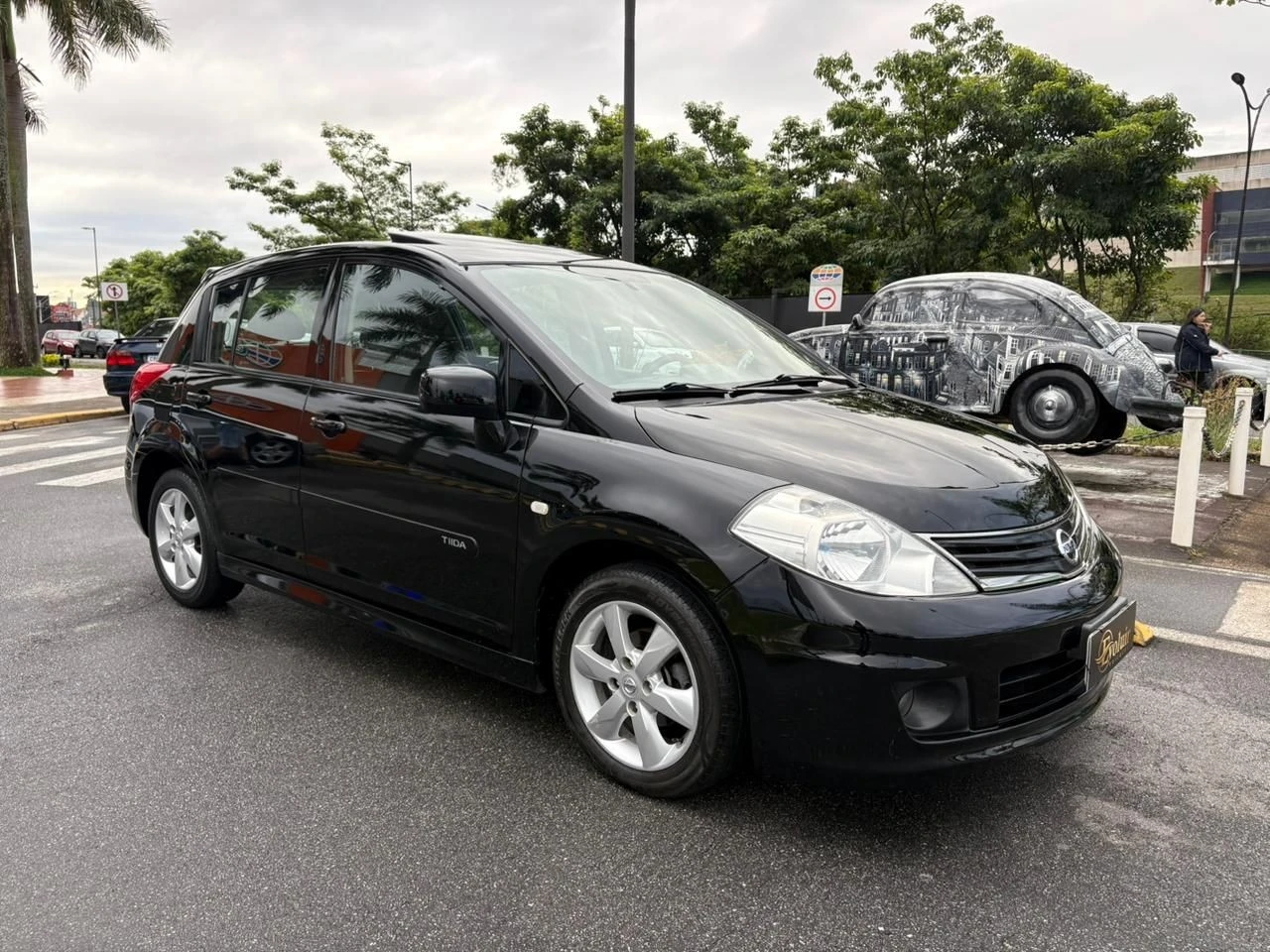 NISSAN TIIDA