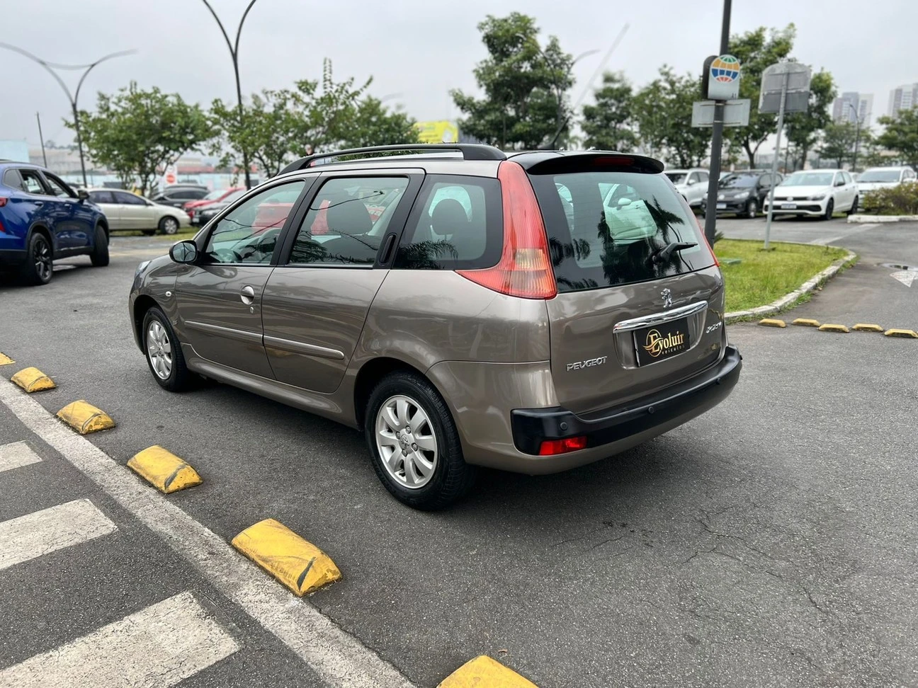 PEUGEOT 207