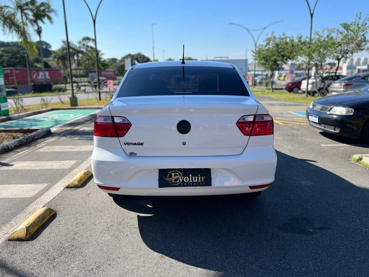 VOLKSWAGEN VOYAGE