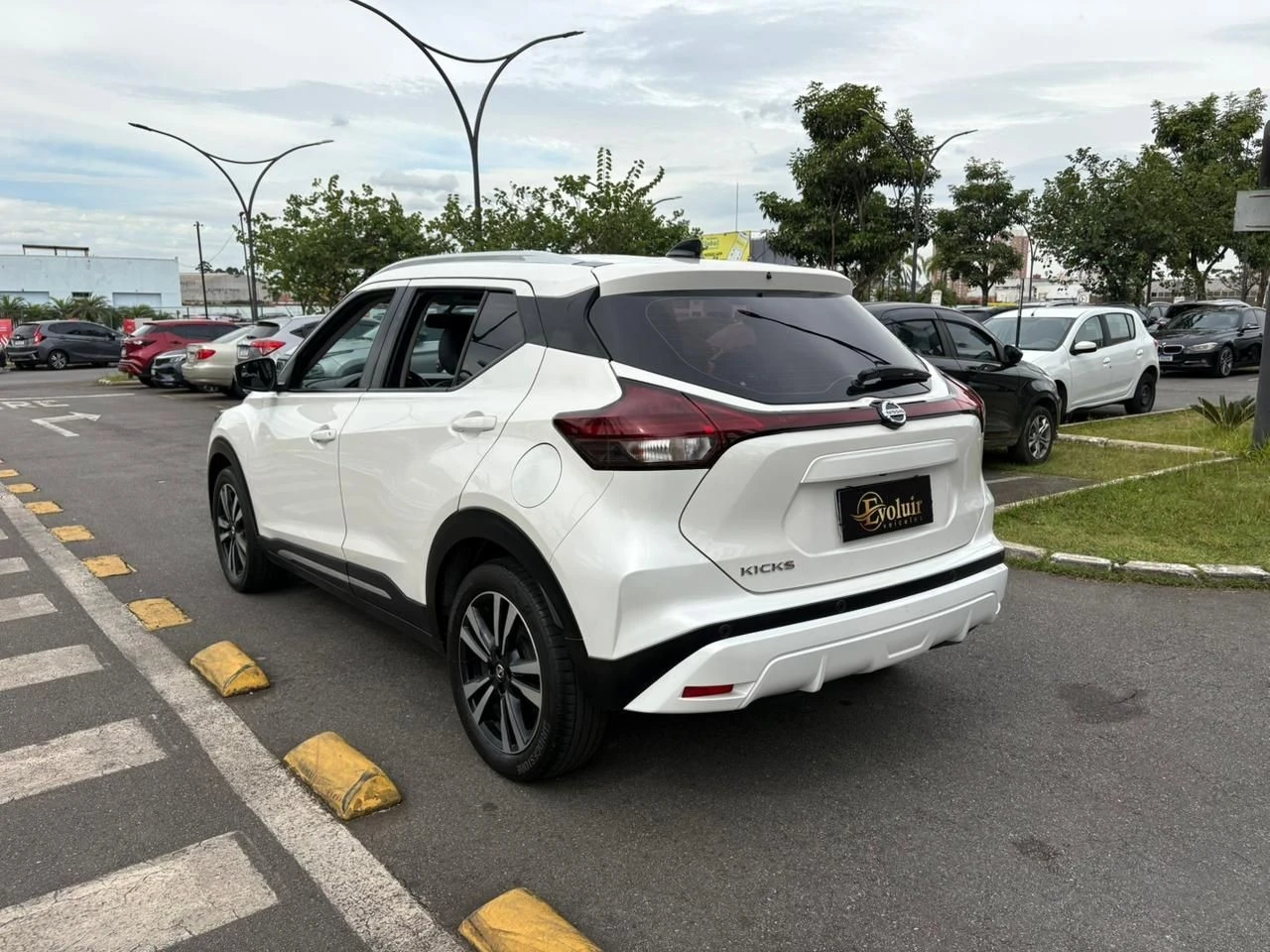 NISSAN KICKS