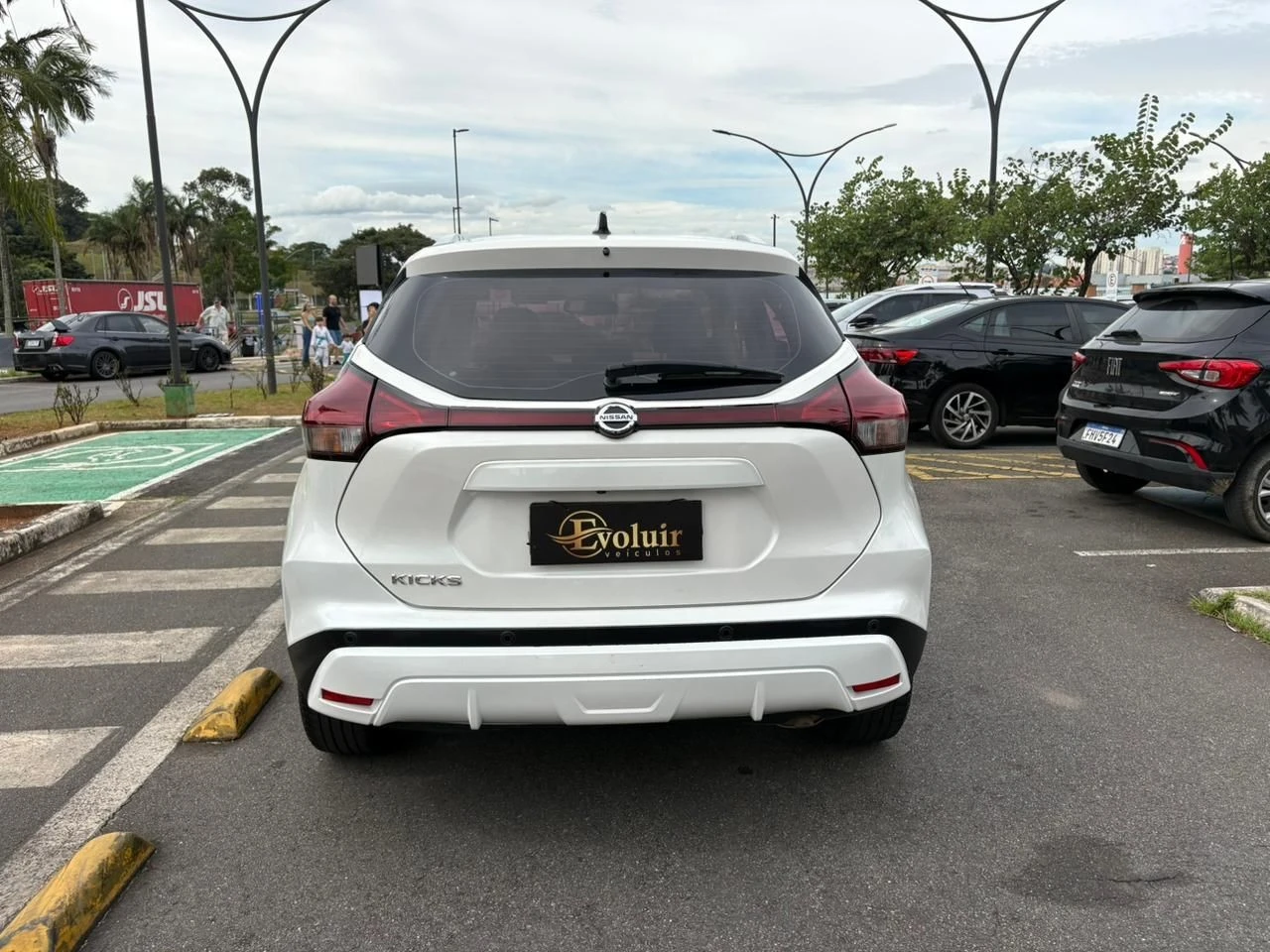 NISSAN KICKS