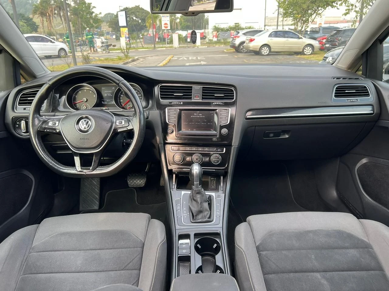 VOLKSWAGEN GOLF