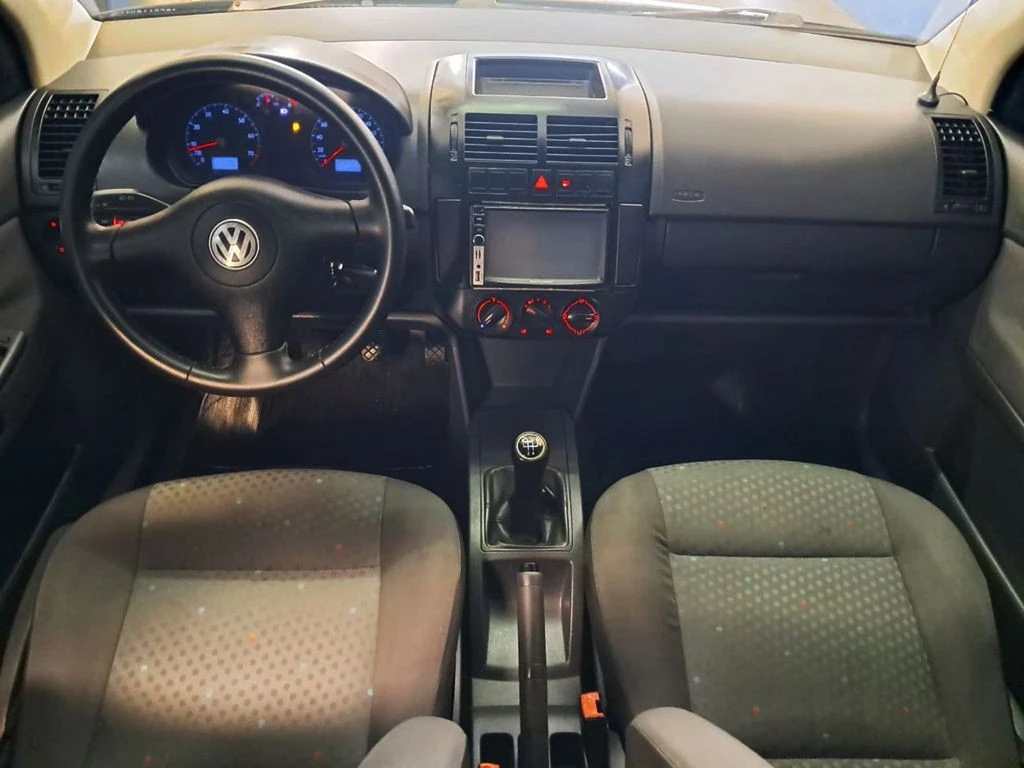 VOLKSWAGEN POLO SEDAN