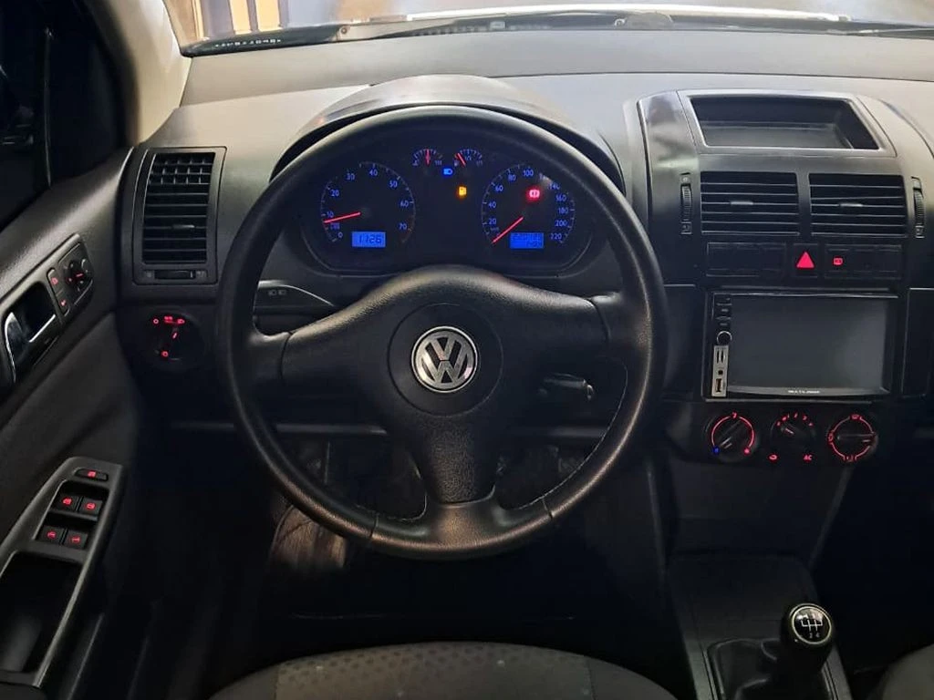VOLKSWAGEN POLO SEDAN