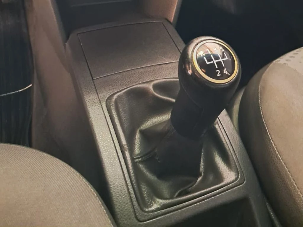 VOLKSWAGEN POLO SEDAN