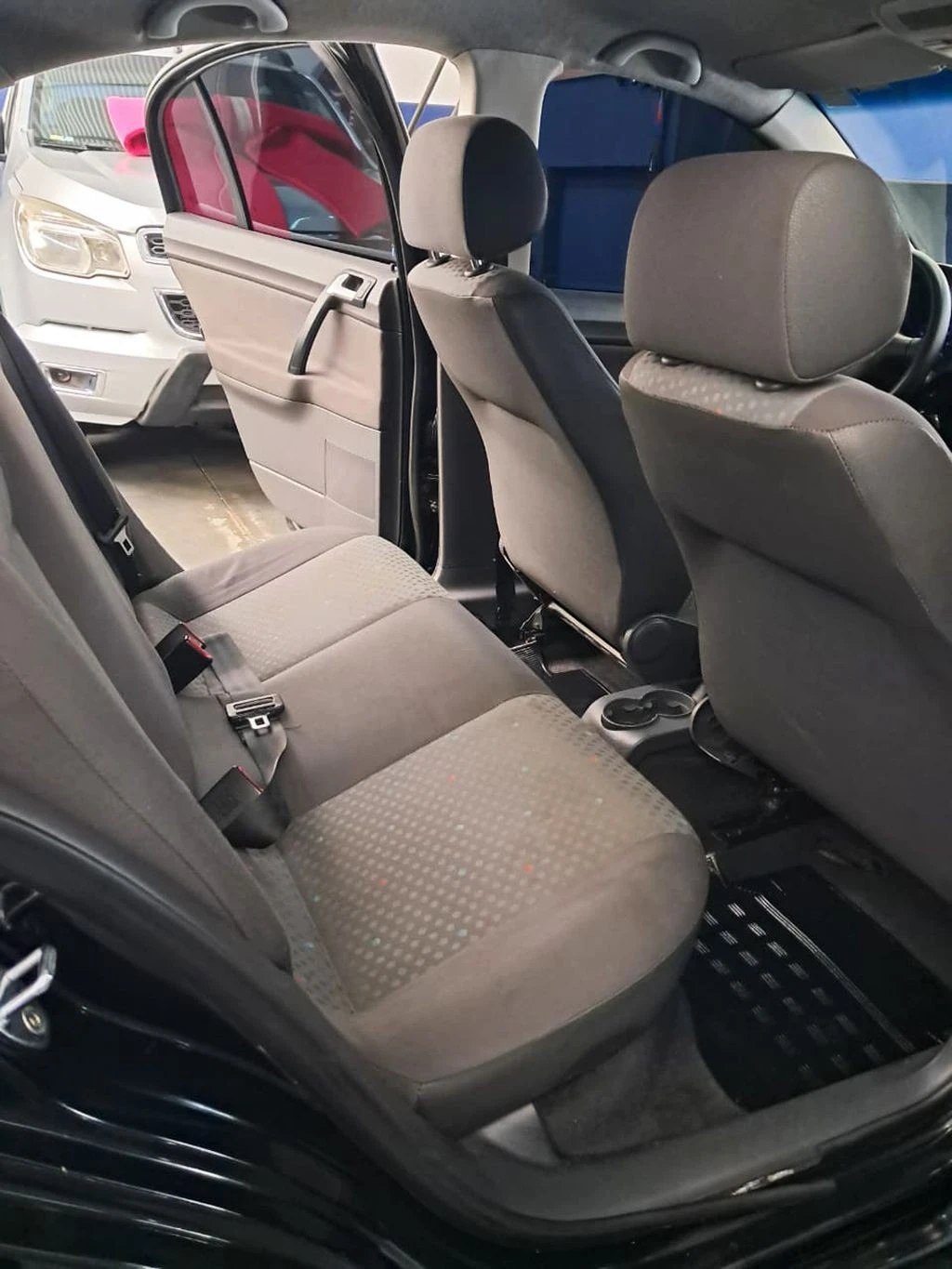 VOLKSWAGEN POLO SEDAN