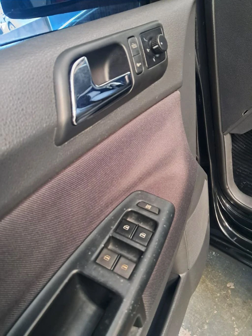 VOLKSWAGEN POLO SEDAN