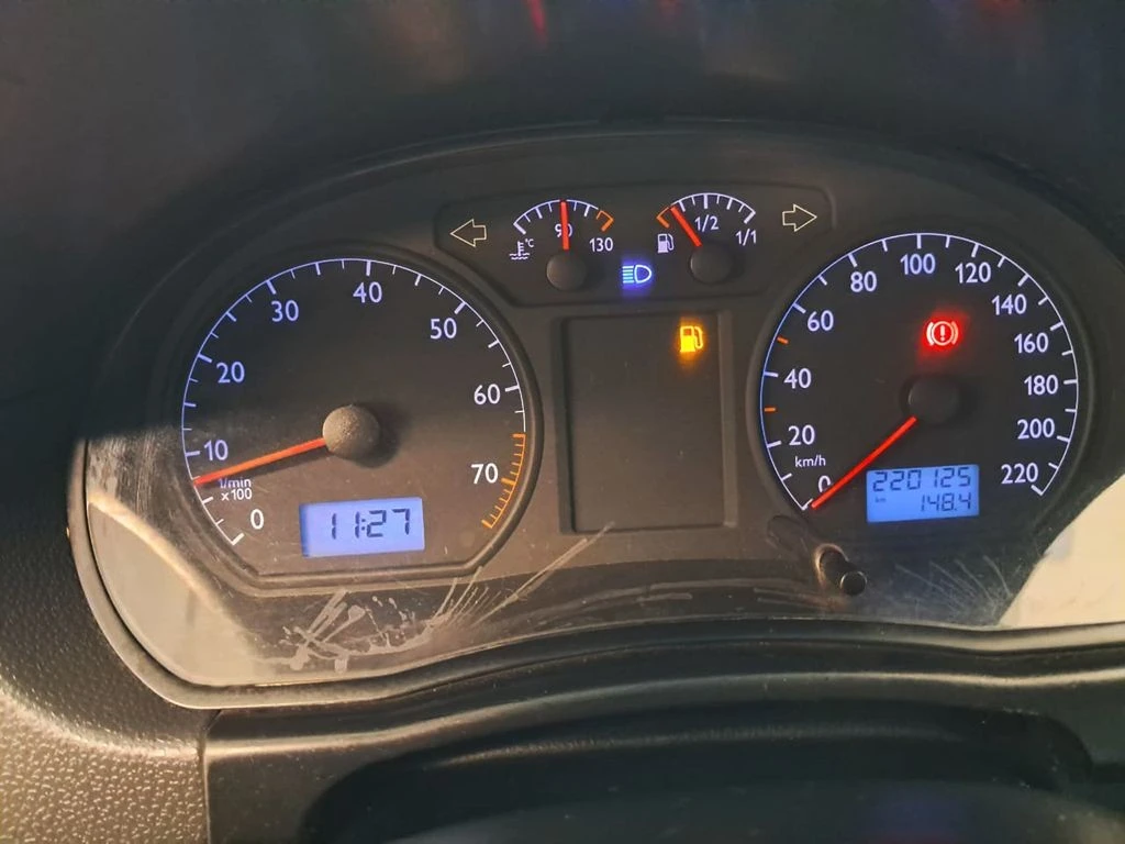 VOLKSWAGEN POLO SEDAN