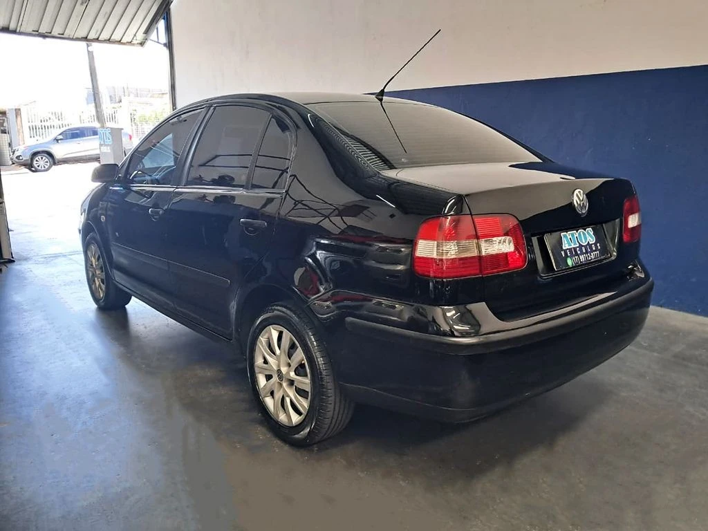 VOLKSWAGEN POLO SEDAN