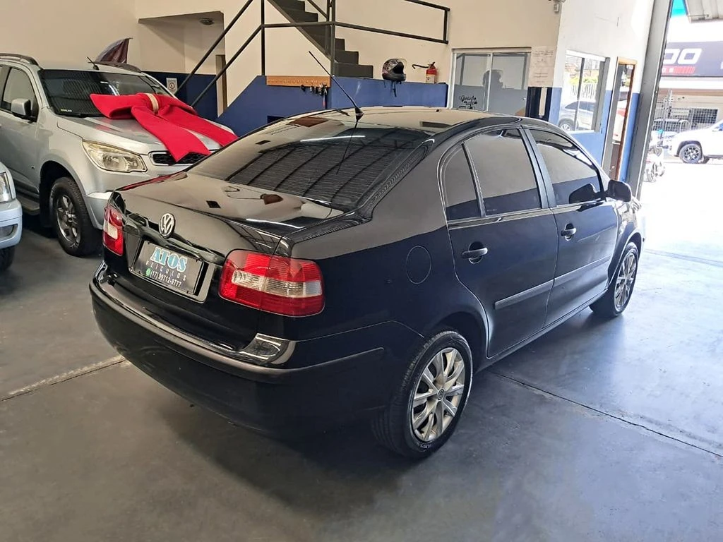 VOLKSWAGEN POLO SEDAN