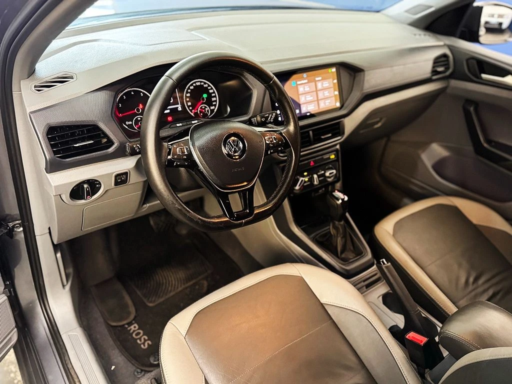 VOLKSWAGEN T-CROSS