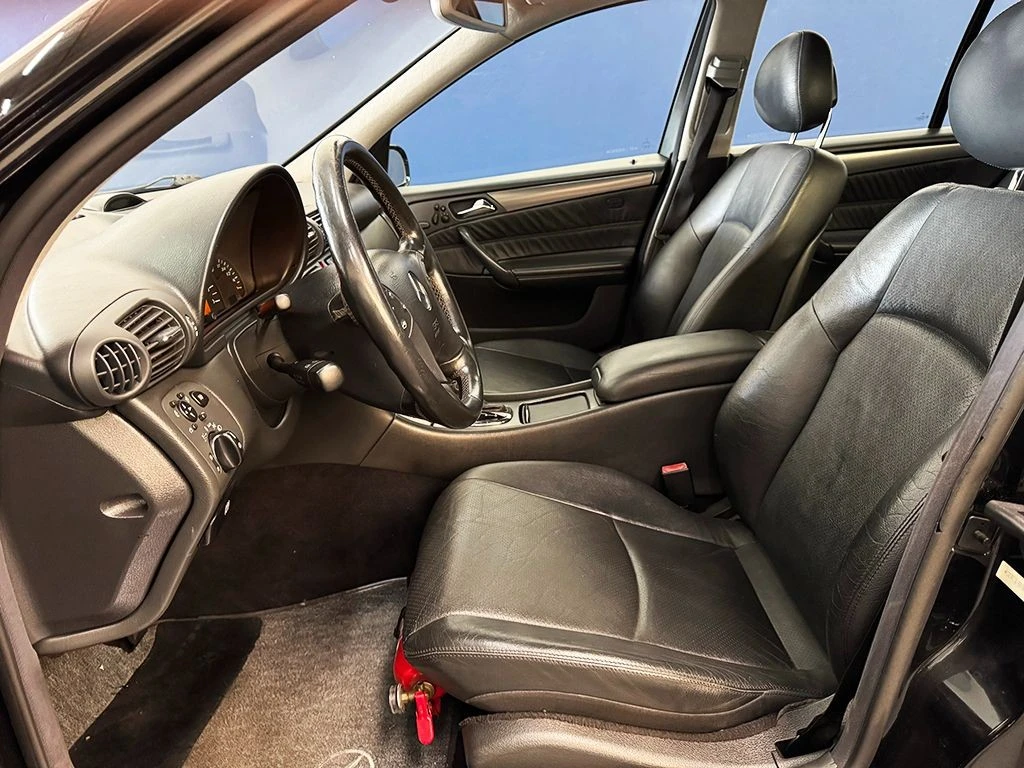 MERCEDES-BENZ C 320