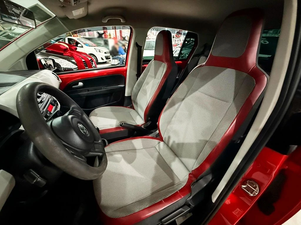 VOLKSWAGEN UP