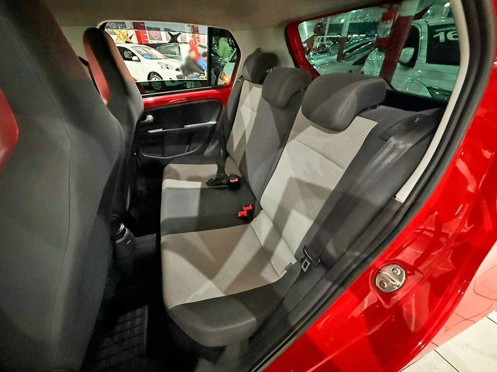 VOLKSWAGEN UP