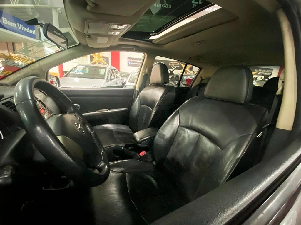 NISSAN TIIDA