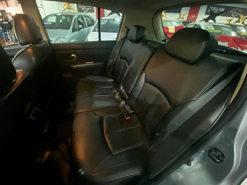 NISSAN TIIDA